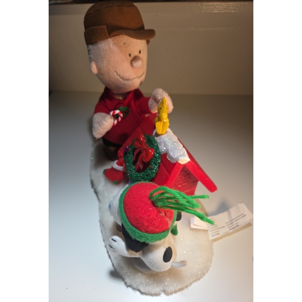 Gemmy Peanuts Charlie Brown Snoopy‎ Woodstock Animated Musical Christmas Display
